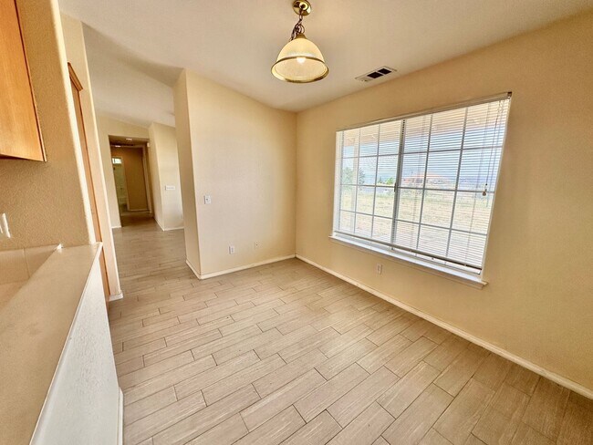 Foto del edificio - Beautiful 3 Bedroom 2 Bath single family h...