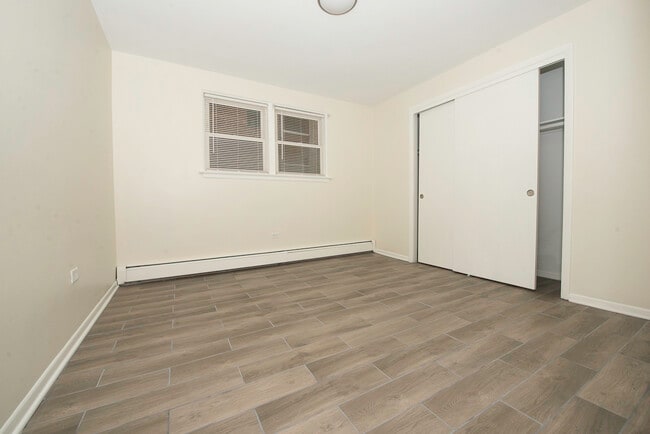 Building Photo - 2402 N 76th Ct
