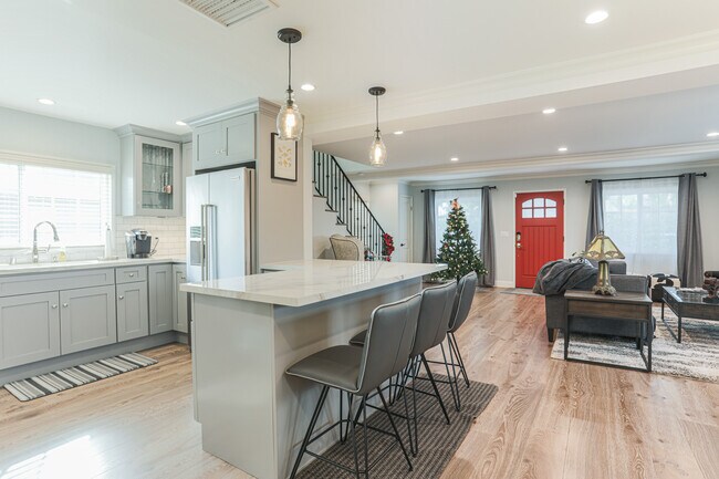 Foto del edificio - 4155 Edenhurst Ave