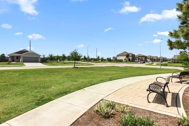 Foto del edificio - 5735 Prairie Chapel Rd