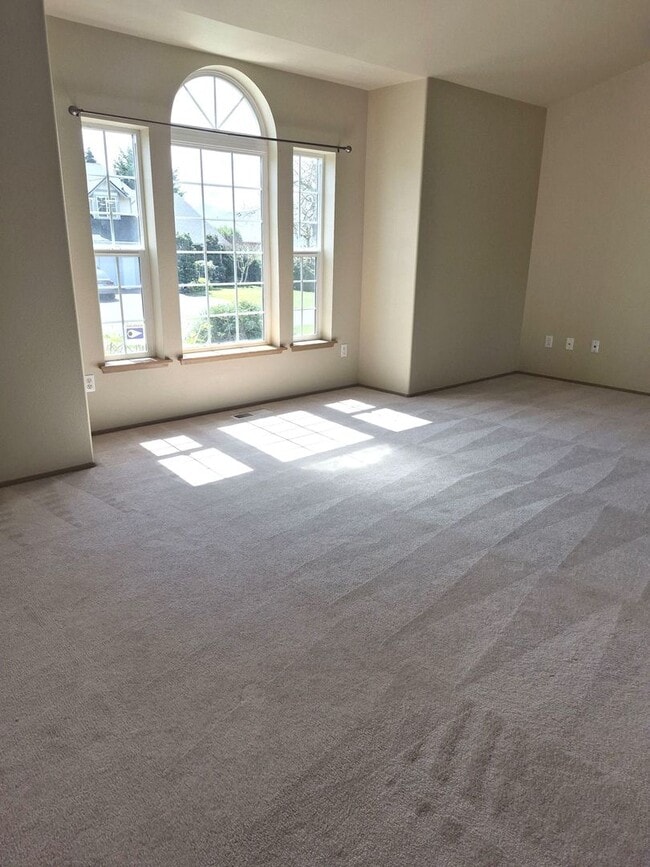 Foto del edificio - Spacious 3BD/2.5BA in Puyallup | 2-Car Garage + Private Fenced Yard