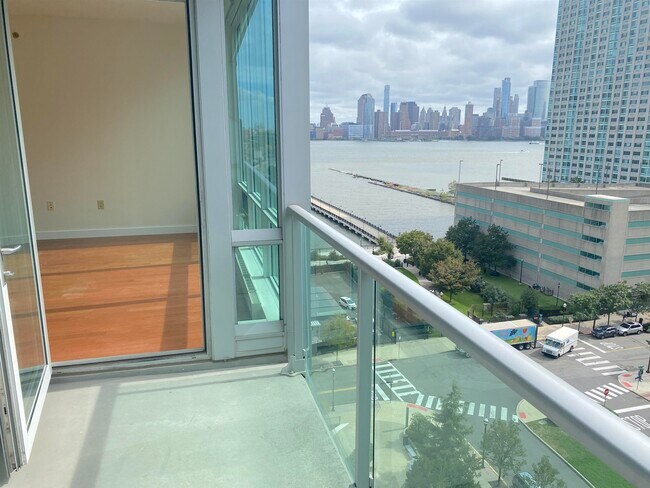 Foto del edificio - 20 Newport Pkwy
