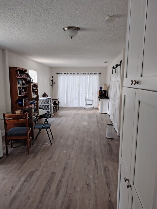 Foto principal - 313 Dirksen Dr