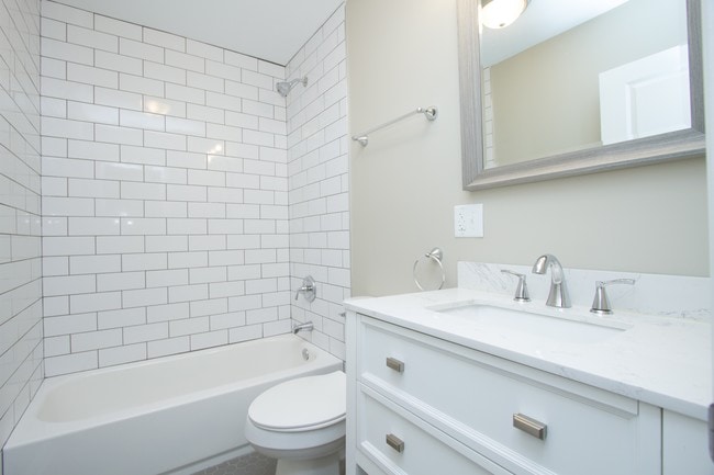 Building Photo - 6118 S Eberhart Ave