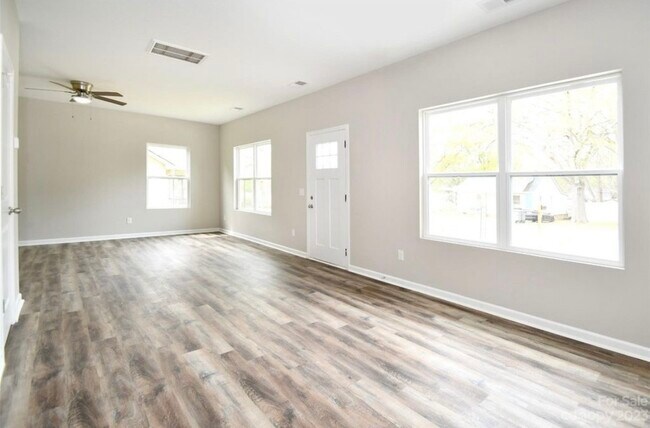 Foto del edificio - 905 Klondale Ave