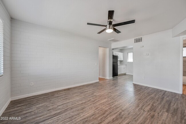 Building Photo - 1744 W Glendale Ave