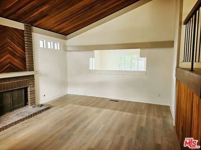 Foto del edificio - 3025 Softwind Way