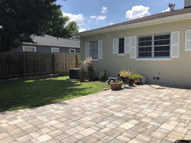 Foto del edificio - 1015 Harwood St