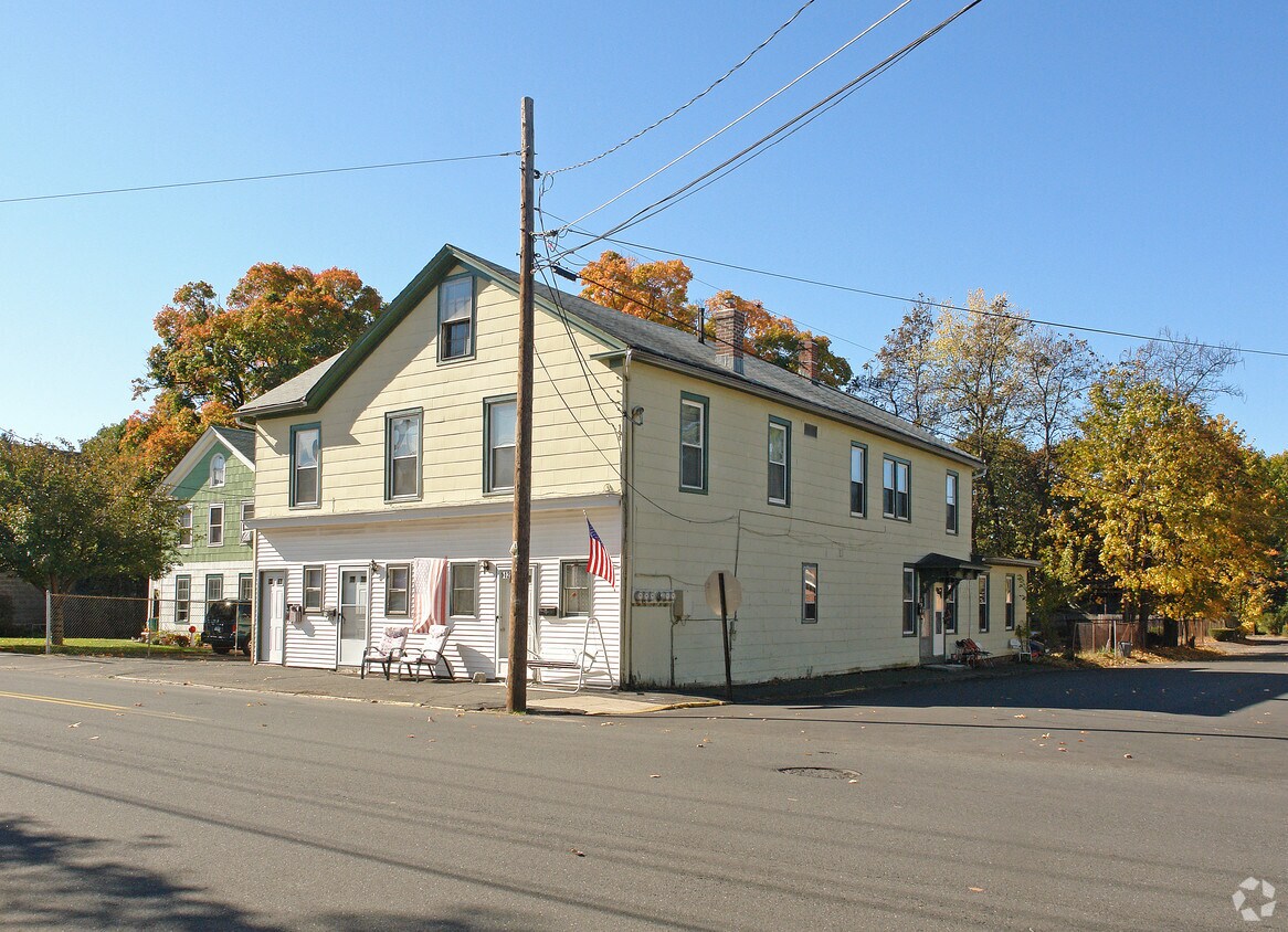 112116 Bristol St, Southington, CT 06489 Apartments in Southington