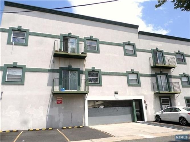 225 Wheeler St, Cliffside Park, NJ 07010 Room for Rent in Cliffside