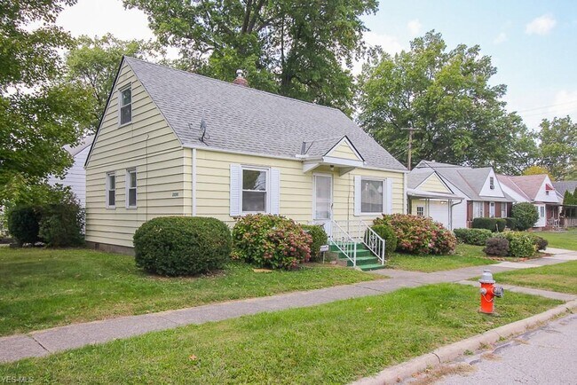 Building Photo - 25291 Briardale Ave