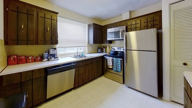 Building Photo - 115 W Squantum St