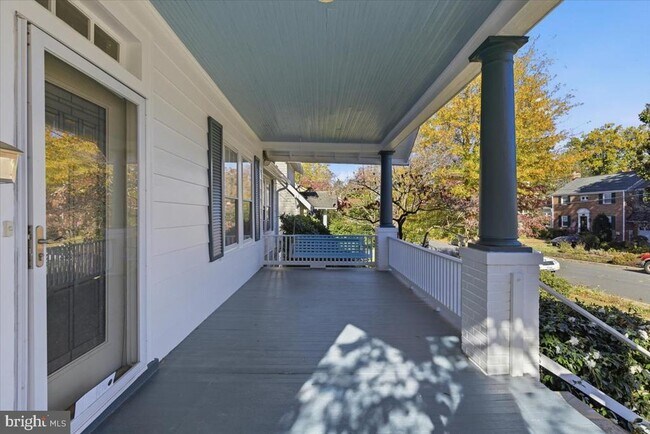 Foto del edificio - 1208 S Oakcrest Rd