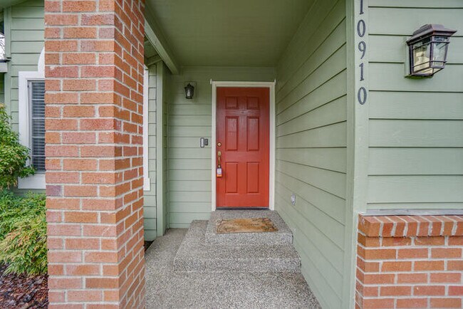 Building Photo - BEAUTIFUL FOUR BEDROOM LOCATED IN THE SHERWOOD SUB DIVISION