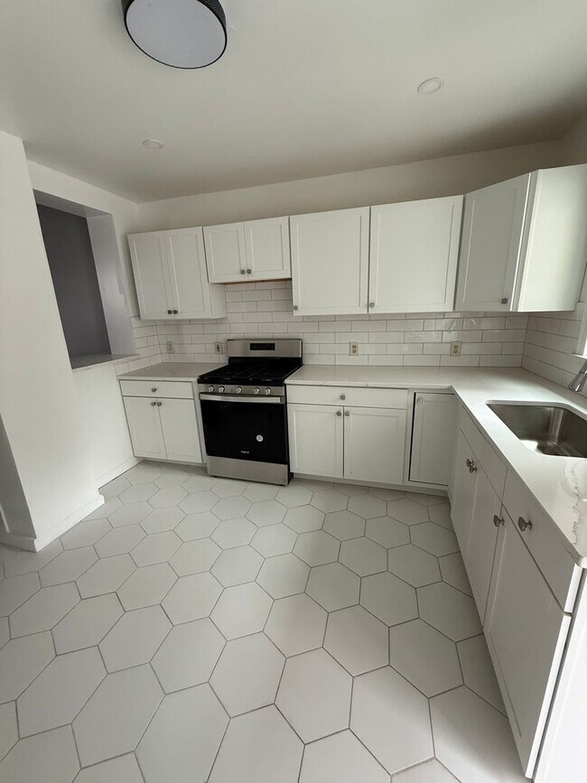 Building Photo - Newly Renovated 2-Bedroom House for Rent i...
