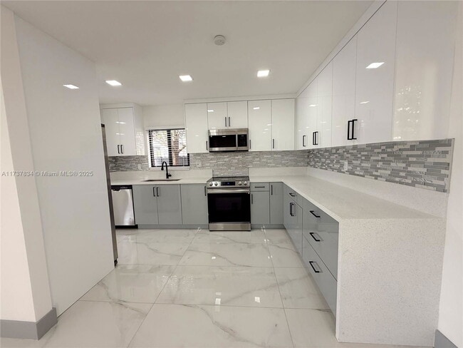 Foto del edificio - 9015 SW 96th Ave