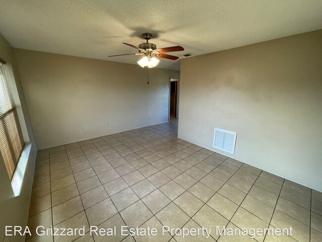 Building Photo - 4 br, 1.5 bath House - 1262 Padgett Circle