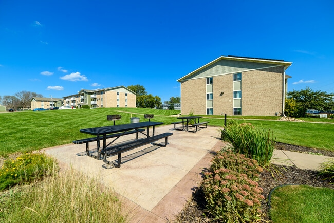 Building Photo - Seven Pines Apartments