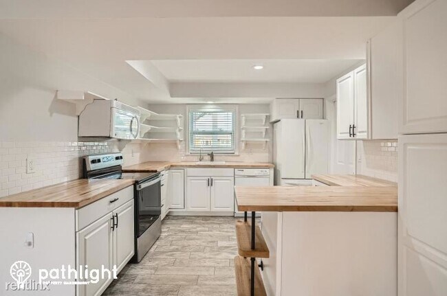 Building Photo - 2 br, 2 bath House - 1727 Thames Street UNIT