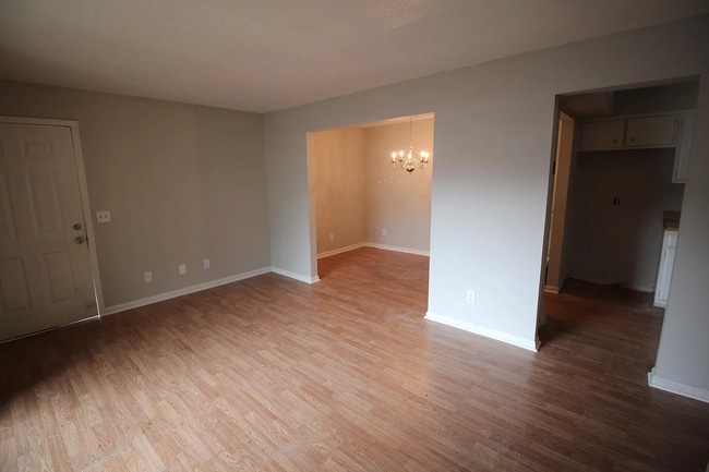 Building Photo - 107 Thornwell Ct