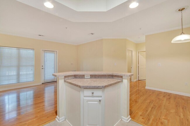 Foto del edificio - HOLIDAY CHEER - 50% Off 1st Month's Rent