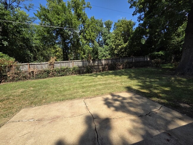 Building Photo - 2321 Noll Dr