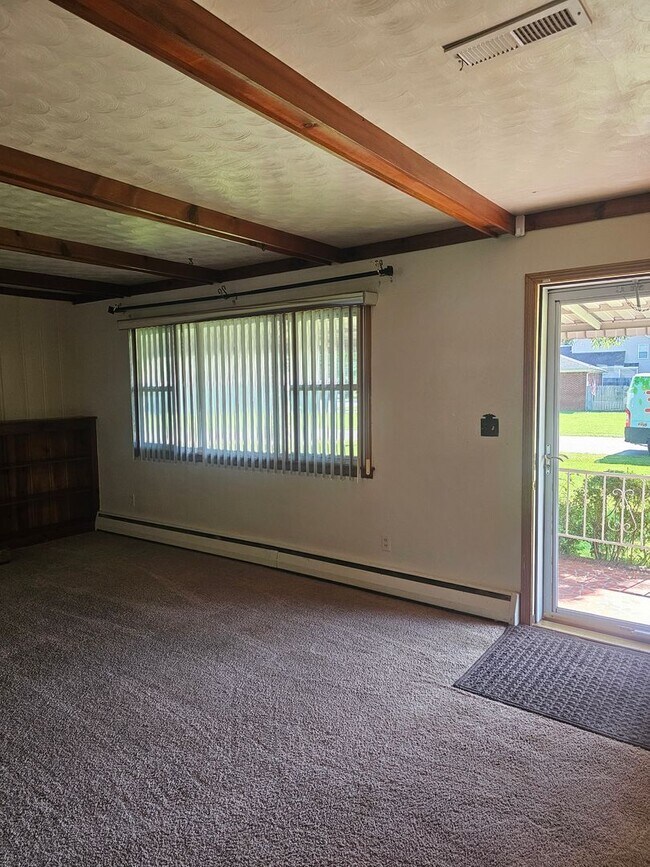 Foto del edificio - 412 Hartsdale Rd