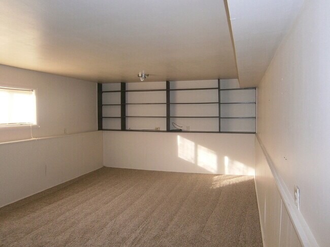 Building Photo - 3 Bedroom House in York Suburban School Di...