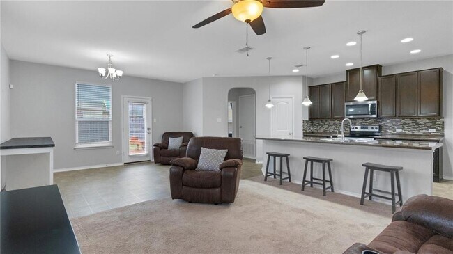 Foto del edificio - 330 New Bridge Dr