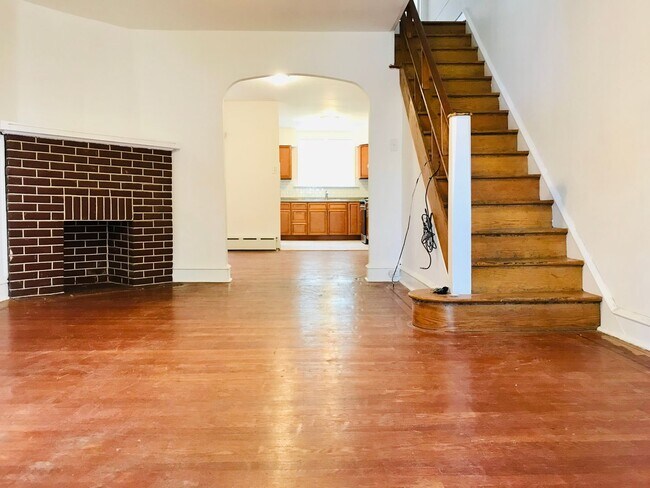 Foto del edificio - Gorgeous 3-Bedroom Townhome in Lawncrest! Available NOW!