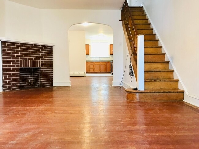 Photo - Gorgeous 3-Bedroom Townhome in Lawncrest! Available NOW!