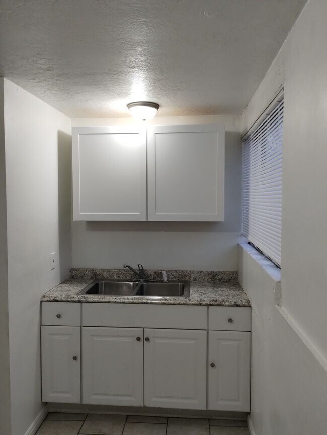 Foto del edificio - 3193 Meadowlark Dr