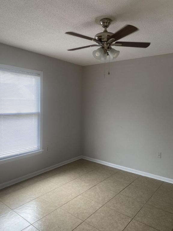 Foto del edificio - 140 Lanier Dr