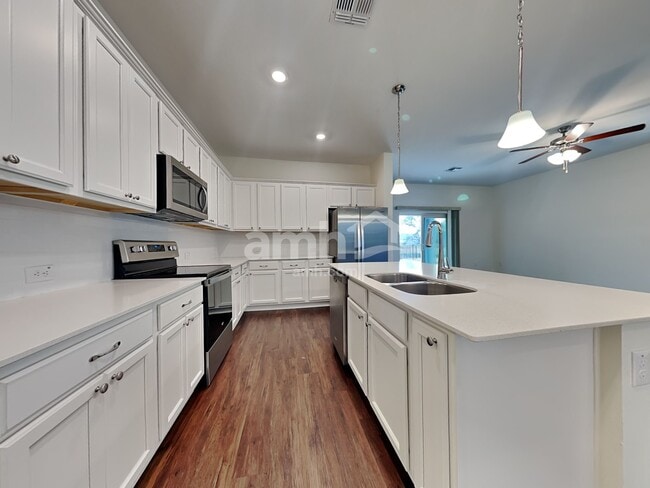 Building Photo - 3719 Ctr Cv Ln