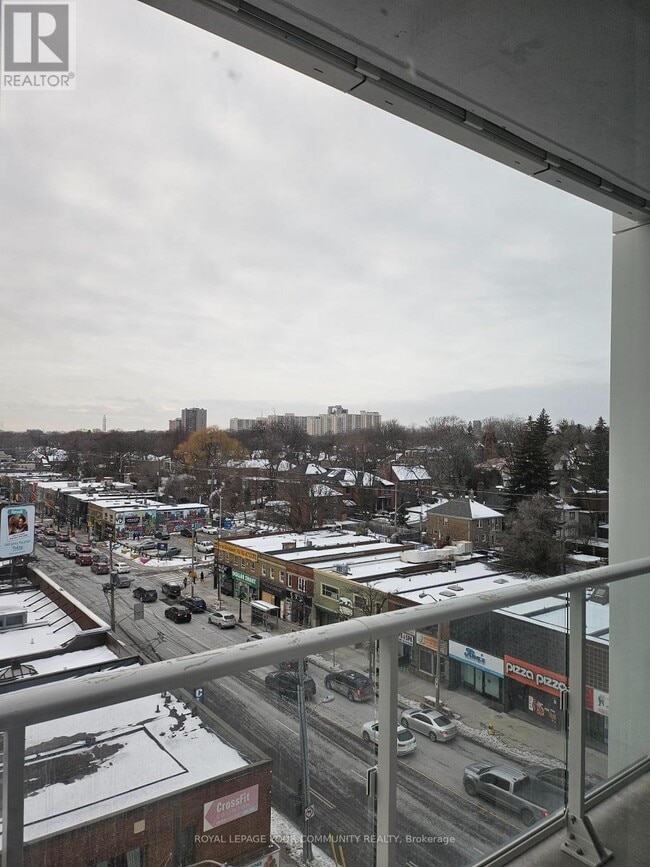 Photo du bâtiment - 2020 Bathurst St