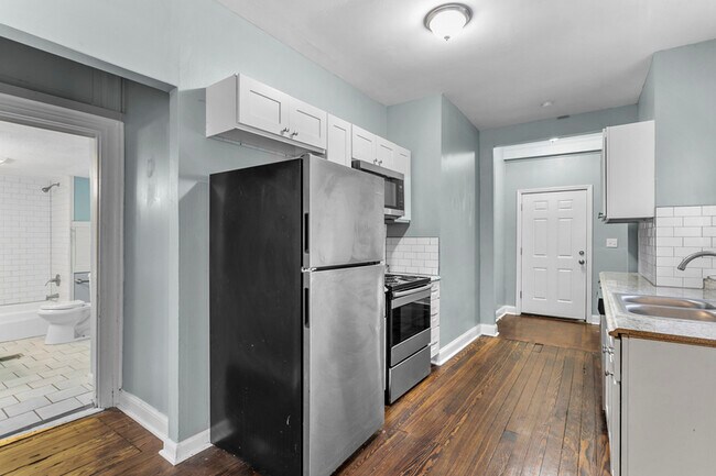 Building Photo - 4156 Oak St