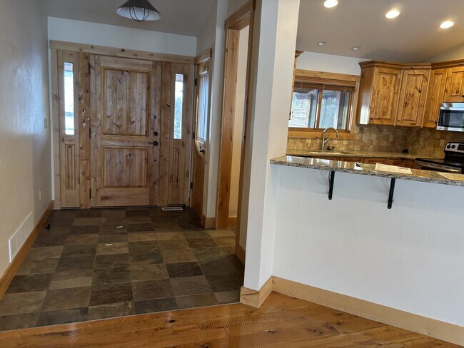 Foto del edificio - 3355 E Horse Creek Rd