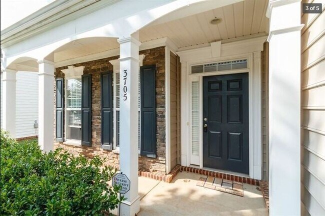 Building Photo - Charming Wakefield Home with First-Floor B...