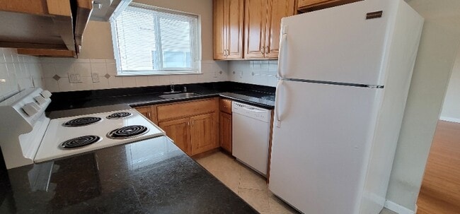 Building Photo - 1642 Queen Charlotte Dr