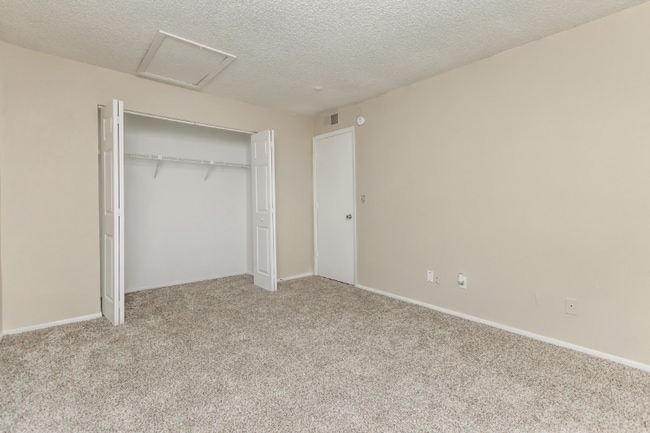 Foto del edificio - 7770 Starkey Rd