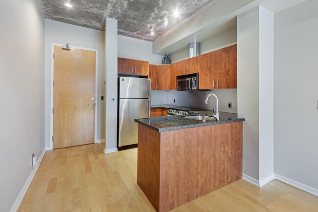 Photo du bâtiment - 388-388 Richmond St W