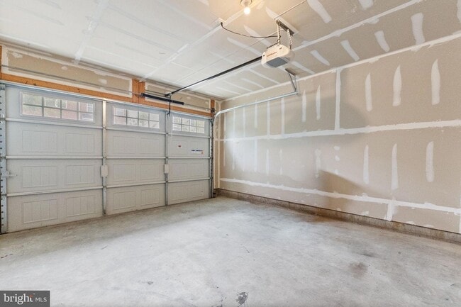 Building Photo - 302 Black Sky Ln