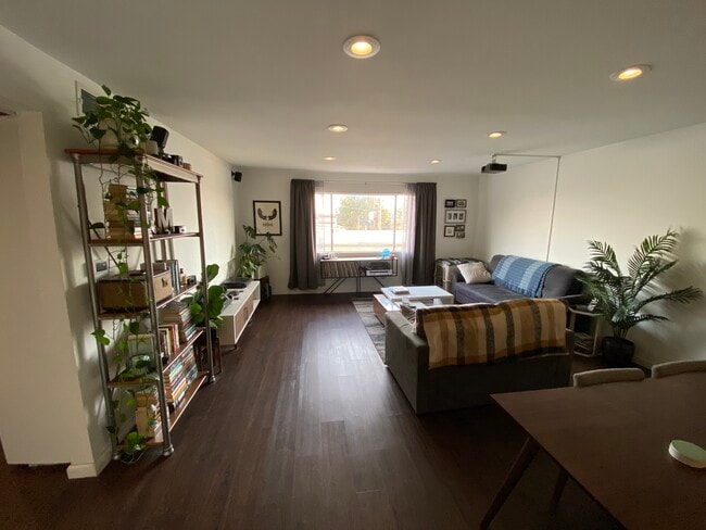 Living room - 3762 Hughes Ave