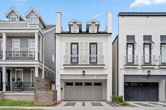 Building Photo - 113 E 26th St
