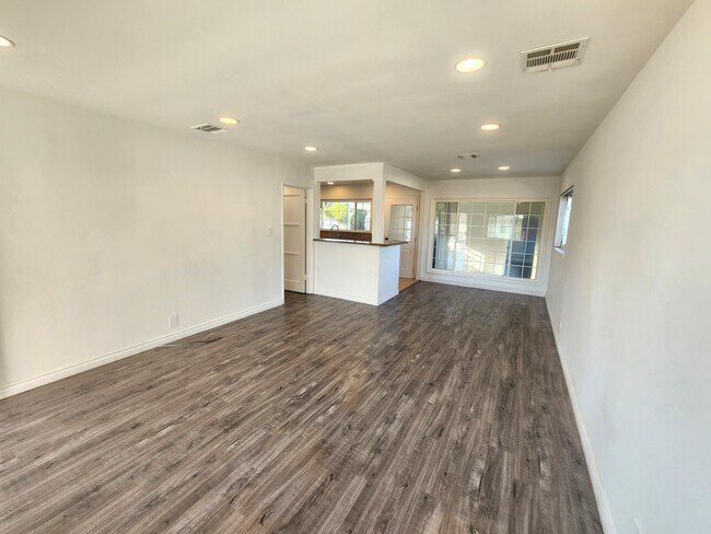 Building Photo - 13821 Burton St