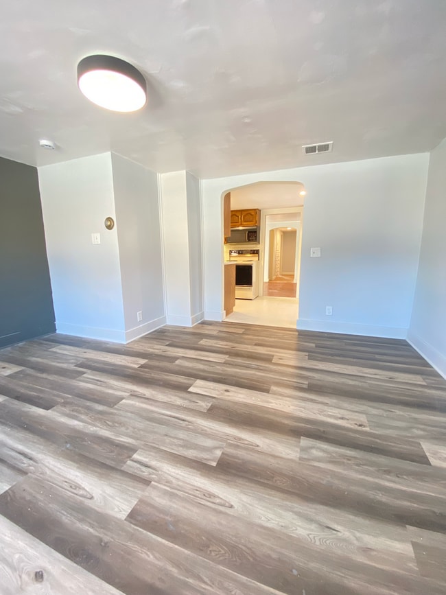 Building Photo - 2409 Omro Rd