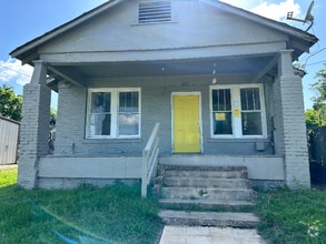 Building Photo - 221 Linden Ave