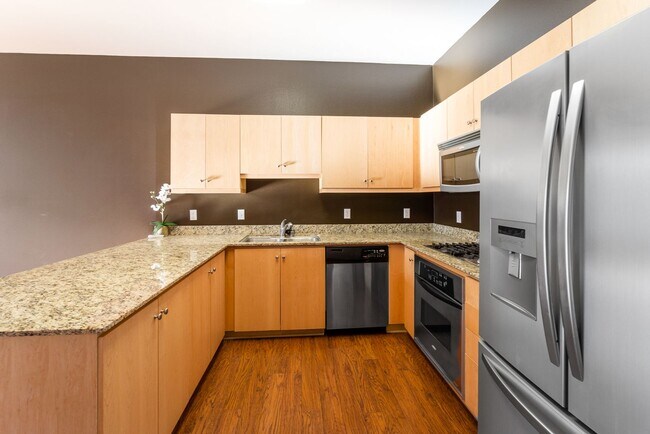 Foto del edificio - Spacious 2 Bedroom, 2 Bathroom Loft in Historic Downtown Anaheim