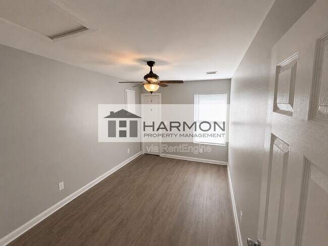 Foto del edificio - 816 N Crestway Ave