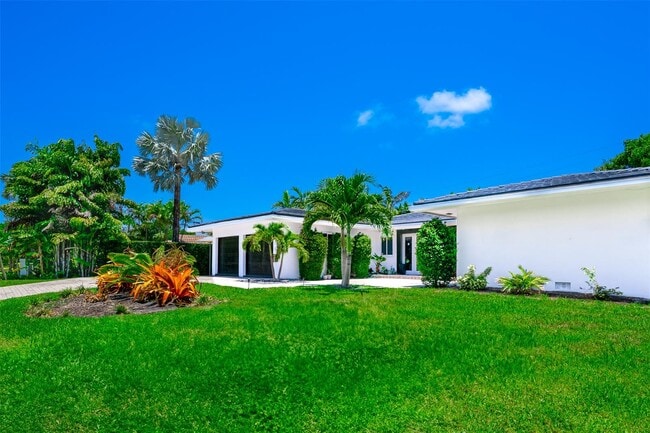 Building Photo - 600 Middle River Dr